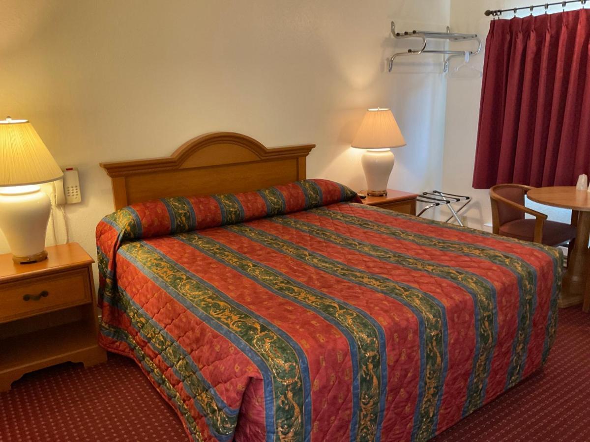 Front Street Inn Кресънт Сити Екстериор снимка