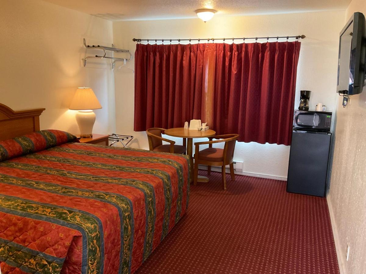 Front Street Inn Кресънт Сити Екстериор снимка