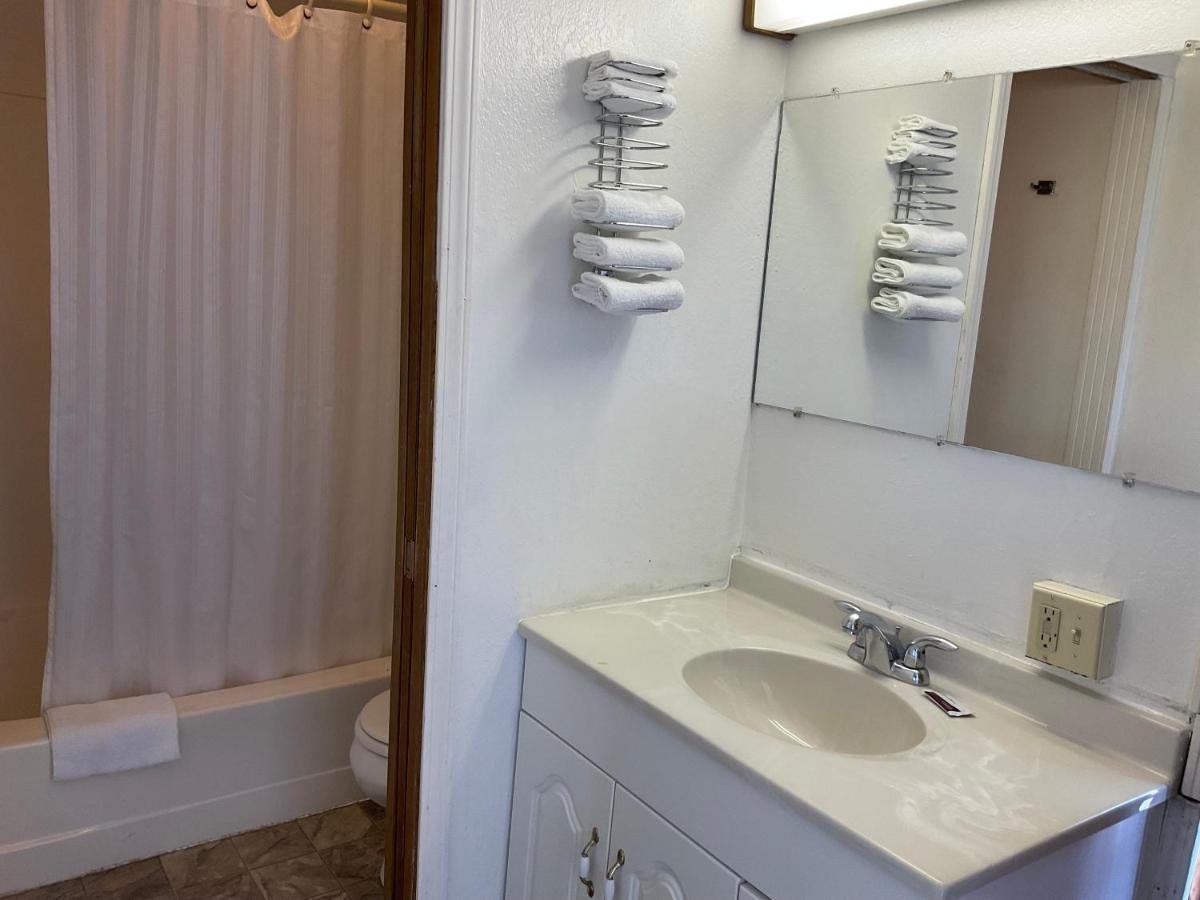 Front Street Inn Кресънт Сити Екстериор снимка