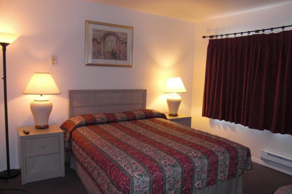 Front Street Inn Кресънт Сити Стая снимка